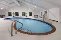 La Quinta Inn & Suites by Wyndham Memphis I-240 - piscina