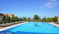Korineum Golf & Beach Resort - Pool