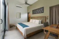 Casa Bo Jungle - Steps to Tamarindo Beach - Surf & Pool Hotels in Playa Langosta