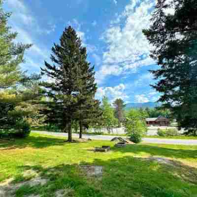 B3 New Awesome Tiny Home with AC Mountain Views Minutes to Skiing Hiking Attractions Others