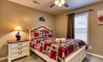 Moose Tracks by HoneyBearCabins 5Br 4BA Sleeps 15