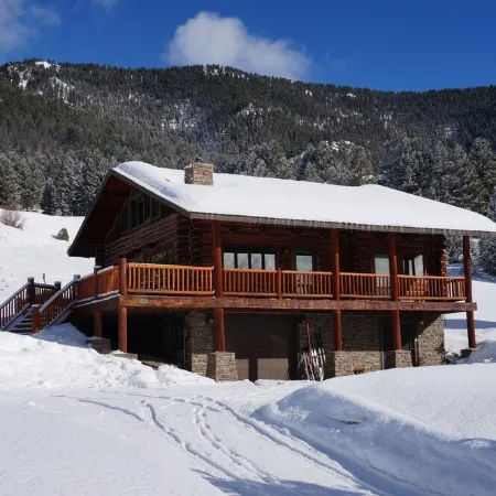 Lovely Log cabin in heart of Big Sky