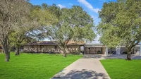 Schertz Country Farmhouse on 1 acre with Gameroom - Wifi