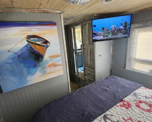 The Holy Mackerel Family and pet friendly Hotels in Perry