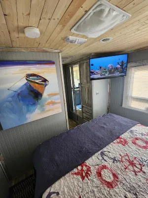 The Holy Mackerel Family and pet friendly Hotels in Taylor County