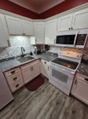 The Caboose - Cozy space steps from downtown