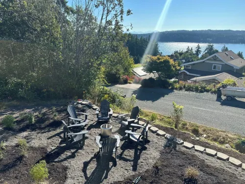 Harbor Vista On Par: Whidbey’s newest remodeled space with water views & hot-tub