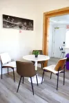 Historic Newly Remodel Duplex Free Parking 3-Bed-1 Bath.