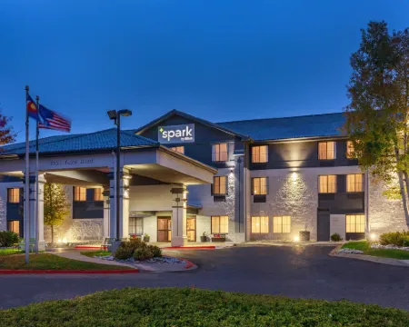 スパーク バイ ヒルトン デンバー インターナショナル エアポート デンバーのホテル