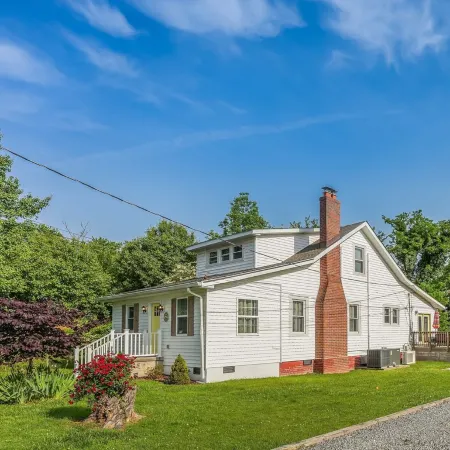 Recently Renovated 4BR 3BA Home