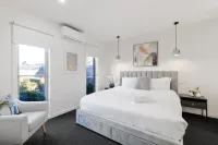 Birchwood Villa Cowes, Pool & Tennis in Complex