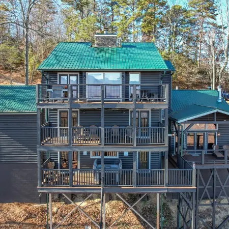 Majestic views of the Smokies, Pro movie theater w/ 16 foot screen, Hot tub