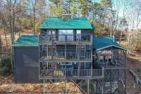 Majestic views of the Smokies, Pro movie theater w/ 16 foot screen, Hot tub