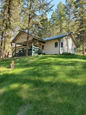 Secluded Montana home on five acres 리버사이드 공원 주변 호텔
