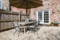 Historic Row House, 2 Blocks to Convention Center & Metro Hotels in Shaw