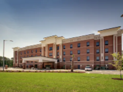 แฮมป์ตันอินน์ สนีดส์ เฟอร์รีนอร์ท ท็อปเซล บีช โรงแรมในOnslow County