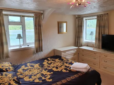 Stunning Waterfront Views,  Kayaks and Paddleboards free for guests use !!! Hotels near The Cobbler