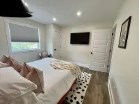 Eccentric Privy-Sleeps6. 2nd floor & outdoor deck