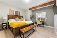 The Modern Manor. A two bedroom, with loft, located in the heart of Puyallup. Hotels near Safeway