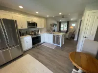 Simply Charming Nest-Nearly brand new, central, super clean, well appointed.