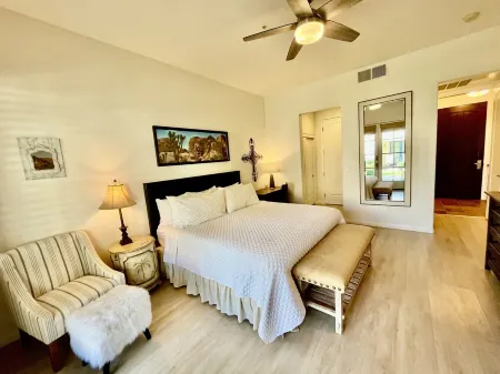 065127 3BR STUNNING Ground Floor Resort Villa w/Mt Views, Pool steps away Отели рядом с достопримечательностью «Библиотека Ла Куинта»