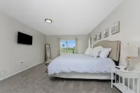 The Cozy Coconut~2Bd~2Ba~PRIVATE POOL~GOLF COURSE VIEW~NEARBY BEACHES