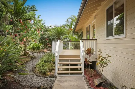 Panoramic view of ocean.  Excellent location. Quiet neighborhood. Sleep 10