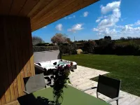 Single storey house with jacuzzi near the beach<br>Wooden frame, 4 stars