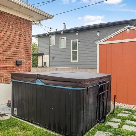 Downtown Hot Tub Bungalow
