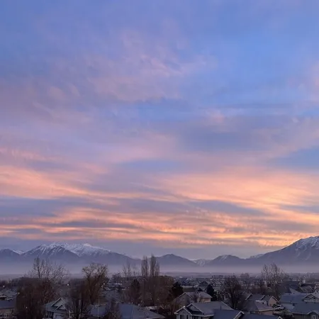 Cozy Apartment with Loft, Theater Room, & Gorgeous Mountain Views! Sleeps 8