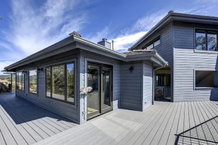 Breathtaking 360 Degree Views of the City From Every Window