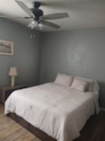 Cozy Weekend Getaway! Enjoy many things in the surrounding area!