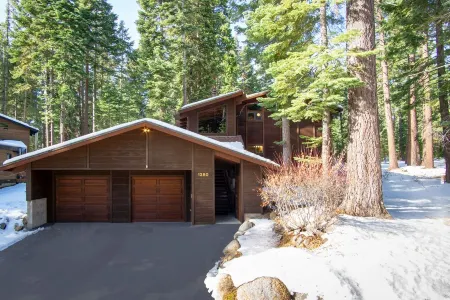 Luxe Tahoe Cabin - Midcentury Modern CLOSE to Lake, Palisades, Edge of Forest