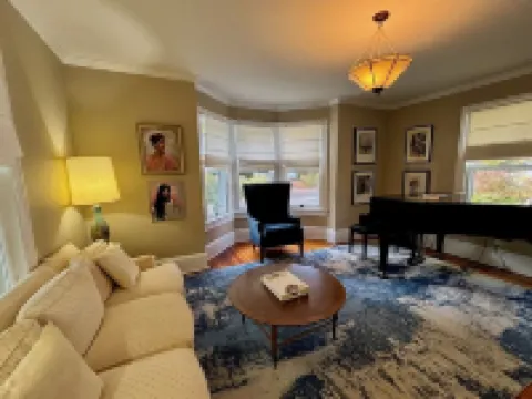 Modern Victorian Walk to Main Street