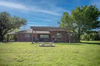 Tranquil Retreat with Sky Views: The Vesper House 14 mins to downtown Hotels in McLennan County