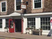 Walking Distance To Shops, Restaurants And  Footbridge