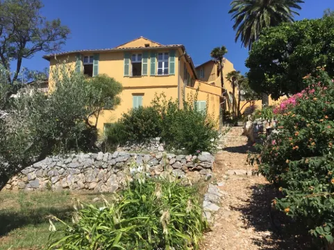 Beautiful  Provencal Villa Close To The Beach And Accommodation