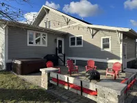 Luxury Craftsman Farmhouse Close to Beaches & Wineries