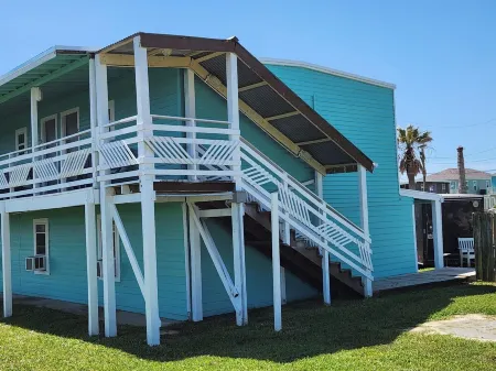 The Mark at Surfside, Apt. 7