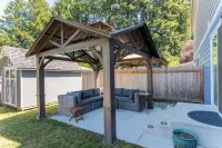 The Relax-INN' Heron