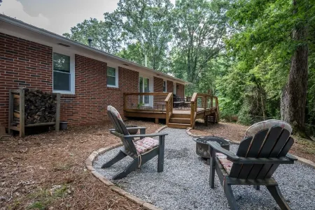 Newly remodeled home Athens Отели в г. Атенс