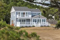 Driftwood Studio Beachfront cottage right in the Dunes