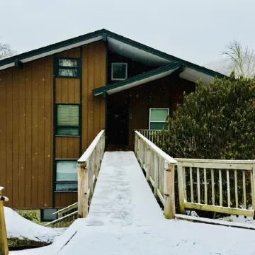 Ski in/out, AC, Gas Fireplace, Wifi, Coffee Bar, 1 Dog ok!