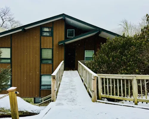 Ski in/out, AC, Gas Fireplace, Wifi, Coffee Bar, 1 Dog ok! Hotels in Avery County