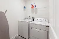 A Traveler’s dream; Private Townhome 15min to Airport in peaceful Union City