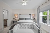 Designer Lake Front Retreat in Quiet Cove on Lake Wylie: King Beds & Bunk Room! Hotels in Steele Creek