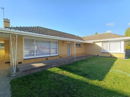 Exquisitely furnished house walking distance to AFL Mars Stadium Hotels in Ballarat North