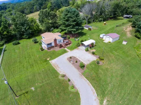 Spacious 4Br Mountain Stay • Perfect for Virginia Tech & Radford Visits