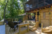 Romantic A-Frame Cabin with Hot Tub + Netflix