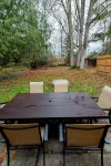 Sleeps 10, Close to Airport, Peace Health, Waterfront, WWU & WCC